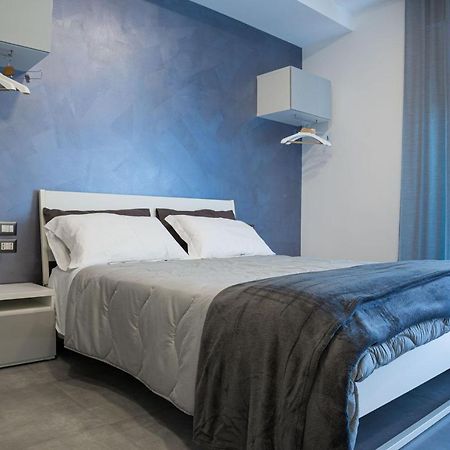 Amica Geniale Hotel Наполи Екстериор снимка